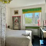 Little London One Boutique Netflix Tv Old Town * Narva