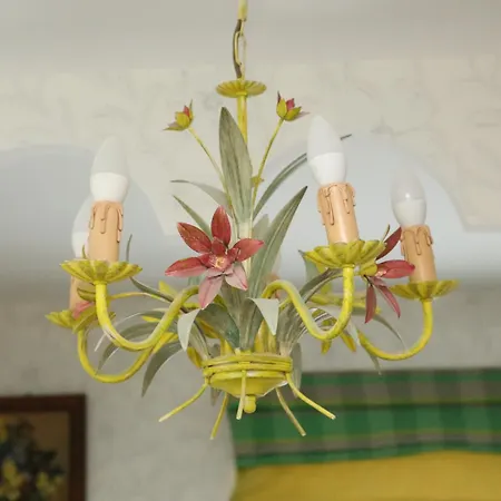 Little London One Boutique Netflix Tv Old Town نارفا