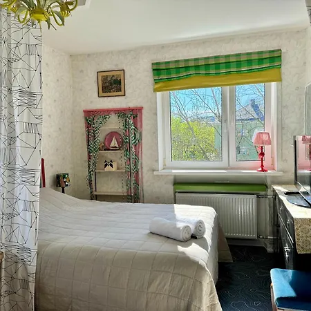 Little London Boutique With Netflix, Location In Old Town * Narva