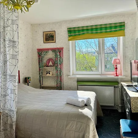 Little London One Boutique Netflix Tv Old Town * Narva