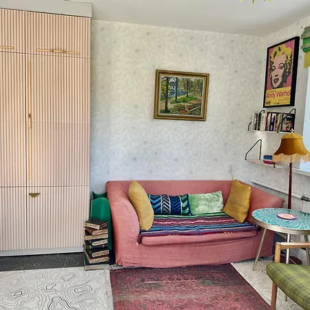 Little London Boutique With Netflix, Location In Old Town *