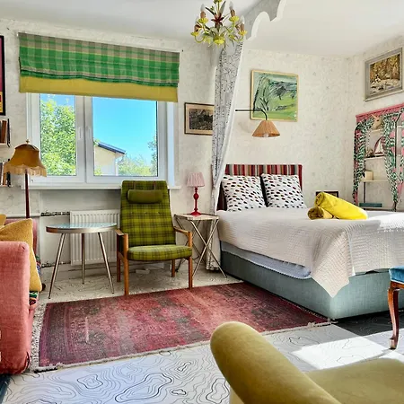 Little London Boutique With Netflix, Location In Old Town Narva