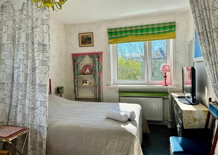 Little London One Boutique Netflix Tv Old Town * Narva