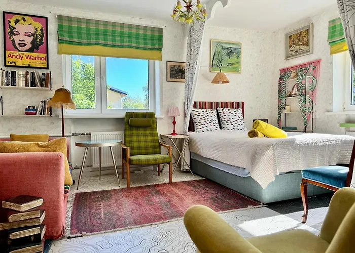 Little London One Boutique Netflix Tv Old Town Narva