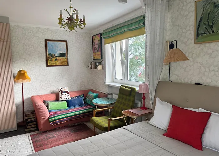 Little London One Boutique Netflix Tv Old Town Narva