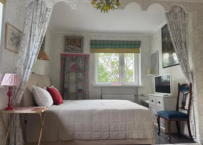 Little London One Boutique Netflix Tv Old Town * Narva