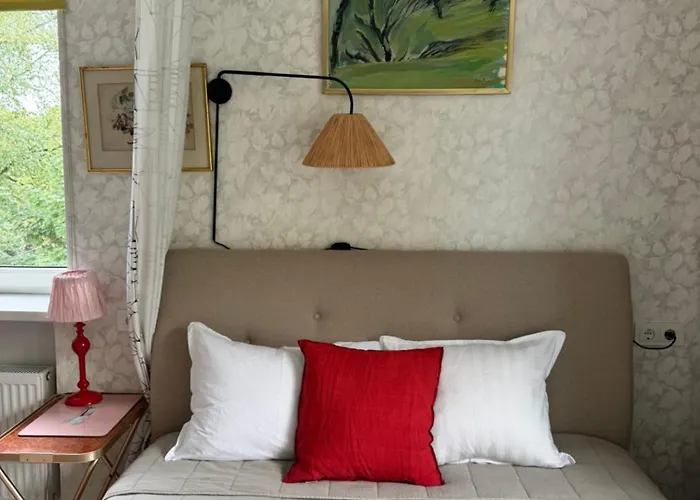 Little London One Boutique Netflix Tv Old Town * Narva